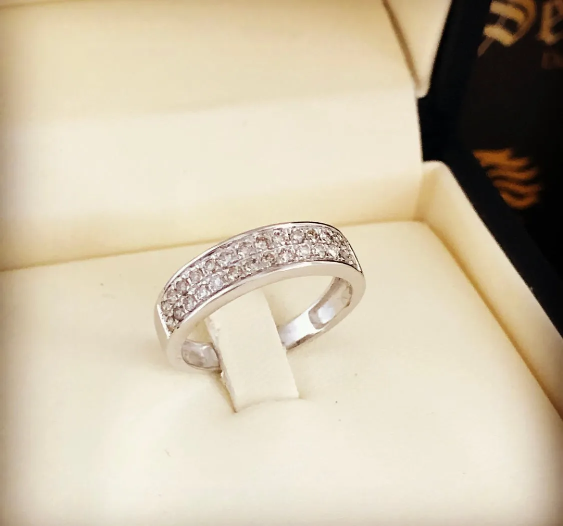 Diamond wedding band